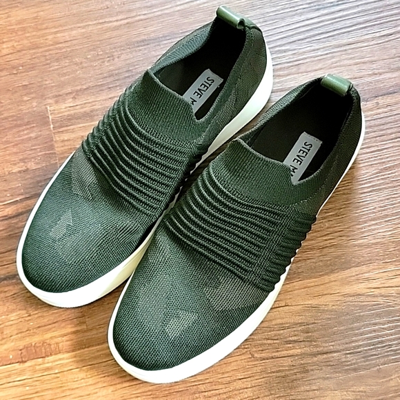 Steve Madden Shoes - Steve madden sneakers sz 6.5 womens slip on camo comfy platform loafer shoes!!: